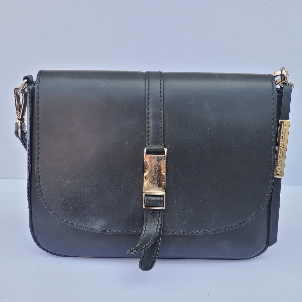 Elegant Black Leather Shoulder Bag